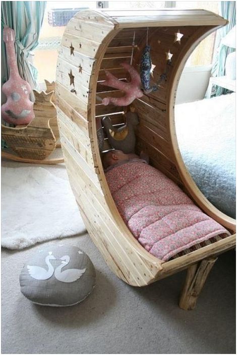 A creative solution to create a cot on pallets that will delight the eye.