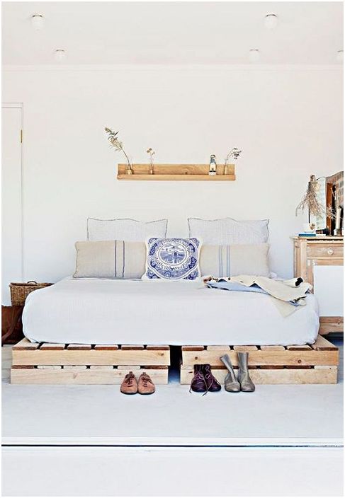 A bed tray can exude a serious, conservative vibe in a bedroom.