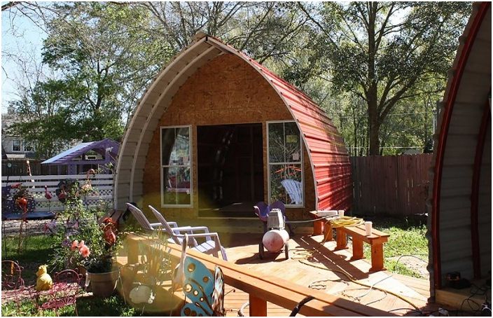 Arched house by Arched Cabins.