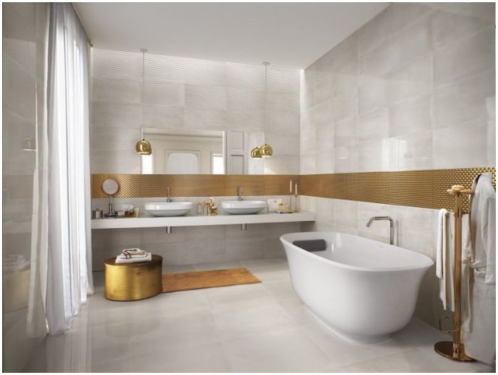 salle de bain blanc et or