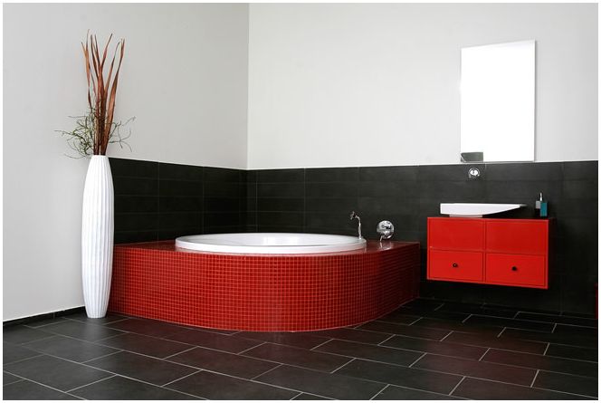 Photo d'une salle de bain rouge