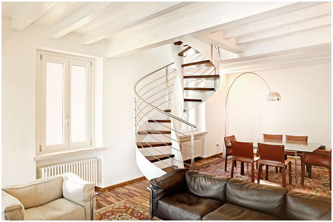 Дизайн на стълби в частна къща
