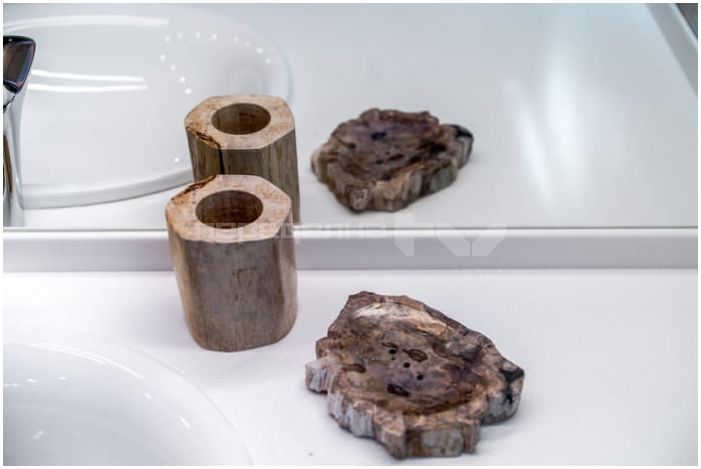 koupelnové doplňky ze dřeva