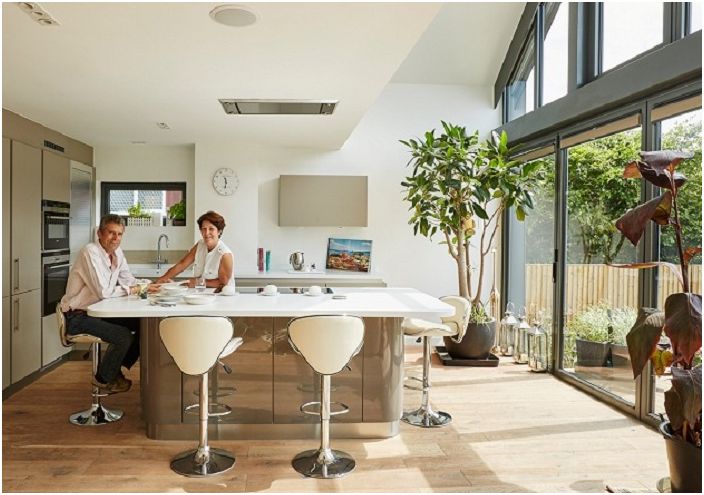 Amphibious House is een huis dat niet bang is voor seizoensgebonden overstromingen.