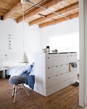 Легло с чекмеджета: идеи за малък апартамент