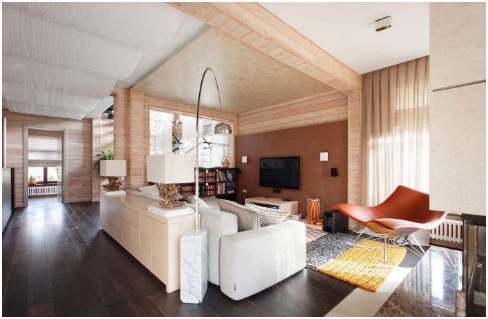 غرفة المعيشة في تصميم منزل خشبي من شريط