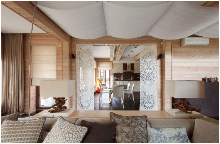 хол в дизайна на дървена къща от бар