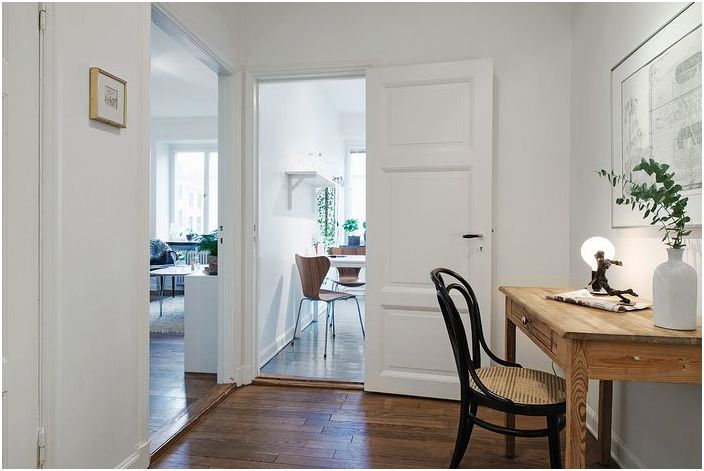 Bureau à domicile dans le couloir