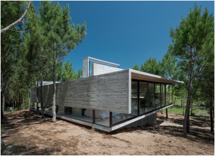 Casa L4 est une maison de campagne en Argentine.