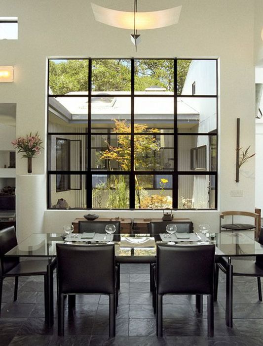 Okno jedálne od domu + architekti domu
