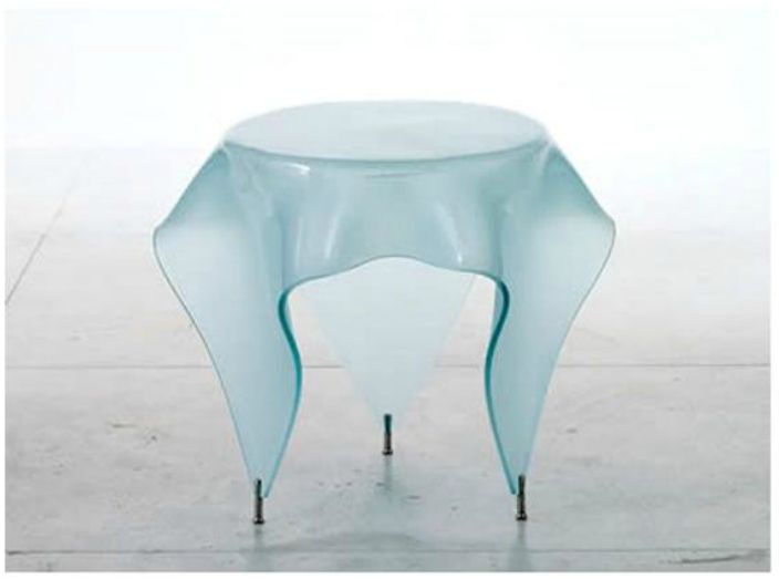 مفرش المائدة الزجاجي بواسطة المصمم John Brower.