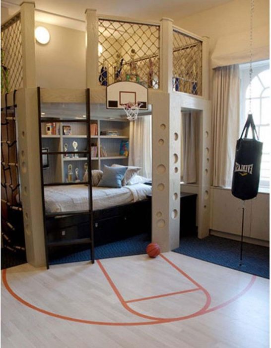 Klein basketbalveld in de kinderkamer.