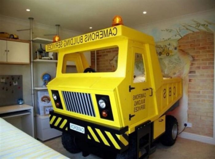 Camion jouet dans la chambre des enfants.