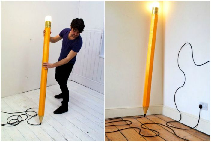 Lampe créative sous la forme d'un énorme crayon du studio de design Michael & George.