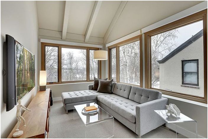 Vardagsrum på en glaserad terrass av Ben Ganje + Partners
