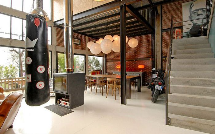 Industrial-style loft by Zoevox