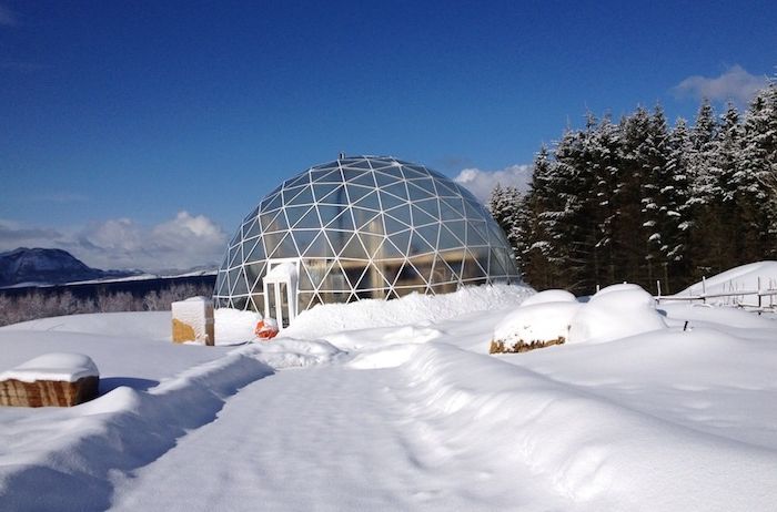 The domed house is an earthquake-resistant building.