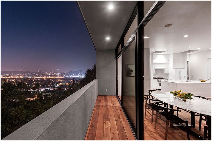 Car Park House is a cliff house overlooking Los Angeles.