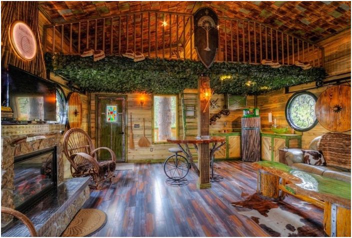 Cabane dans les arbres Hobbit. Intérieur.