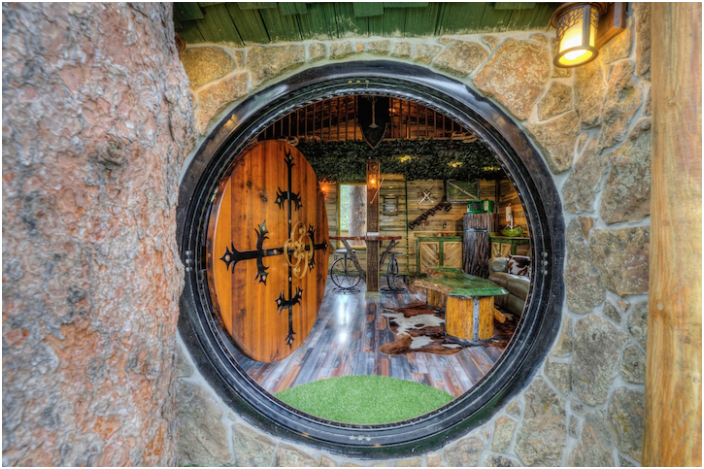 Portes rondes de l'American Hobbit Lodge.