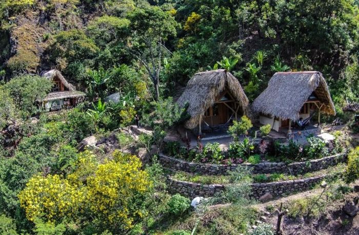 Lesní chaty pro guatemalské turisty.