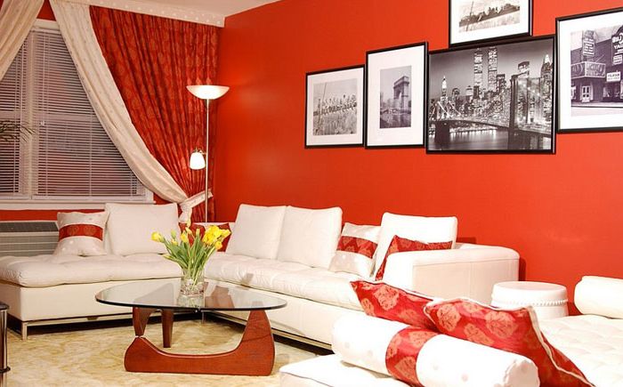 Small living room in red tones