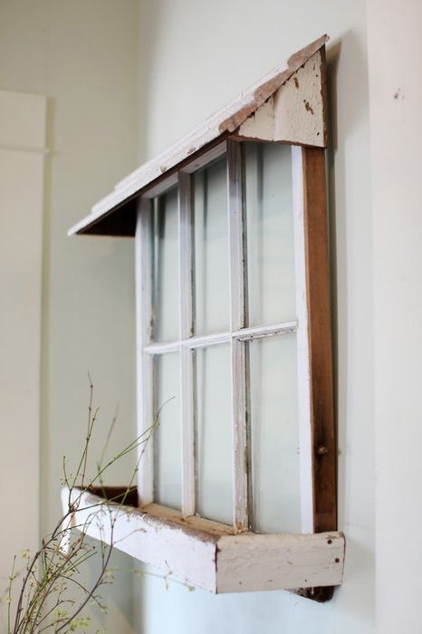 إطار النافذة القديم مفيد لإنشاء نافذة زائفة.