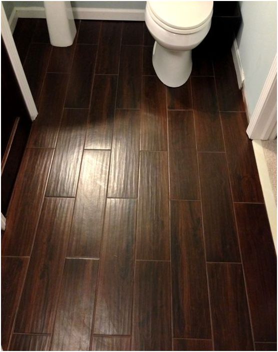 Fa padló a fürdőszobában
