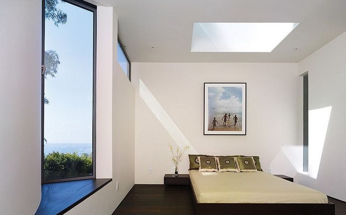 Bedroom with skylight by Griffin Enright Architects