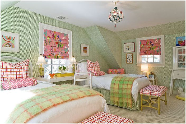Teini-ikäinen makuuhuone vihreillä sävyillä
