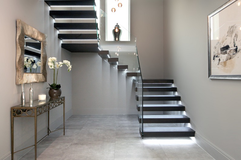 Ako zariadiť - osvetlenie - na schodoch - v dome-222
