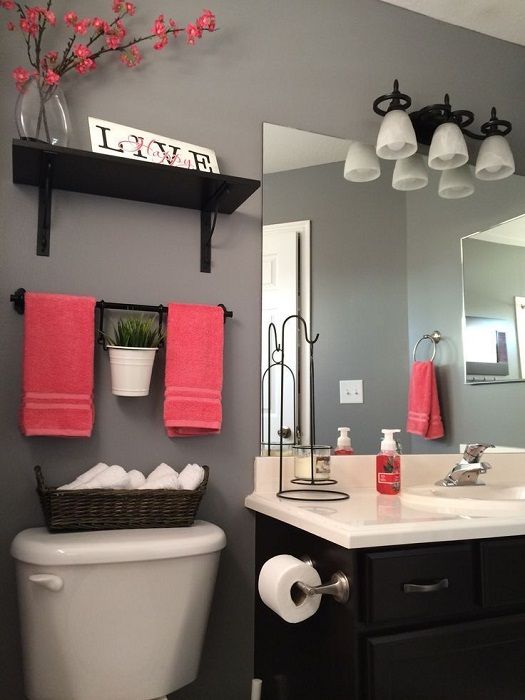 Najlepším riešením pre malú kúpeľňu sú jasné akcenty v interiéri.