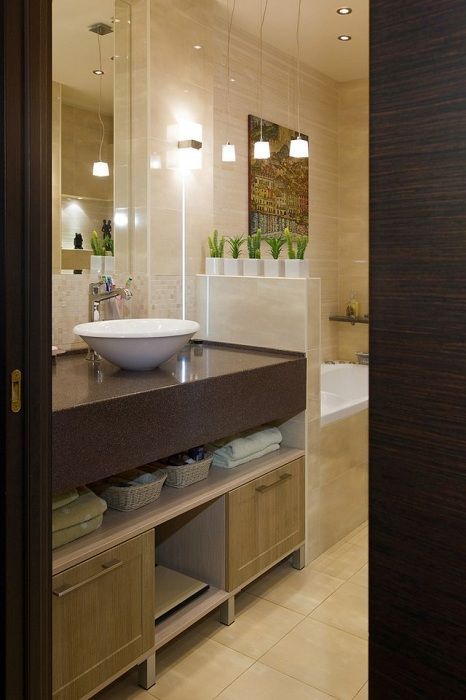 A very successful and comfortable arrangement of the bathroom space.