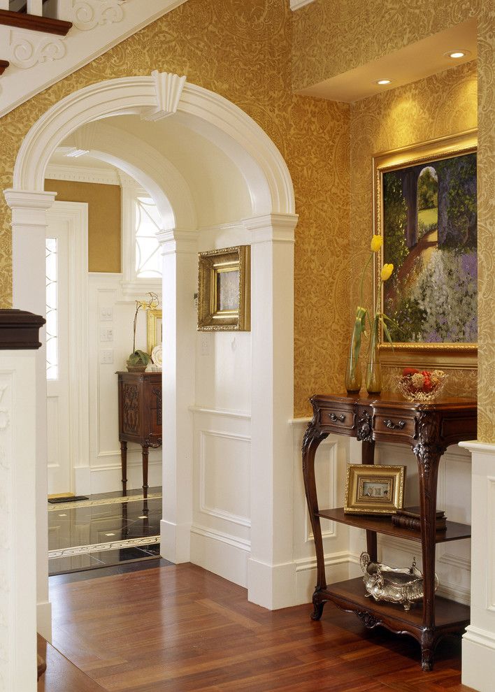 Arches in the interior of a house or apartment