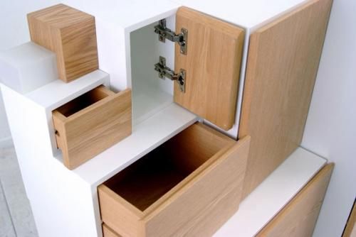 Модулен гардероб с отворени чекмеджета