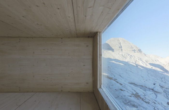 Refuge des voyageurs au sommet de la montagne.