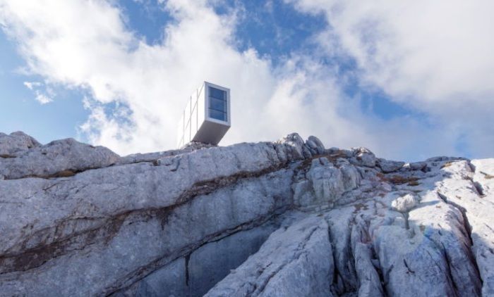 Noćenje na vrhu planine u Julijskim Alpama.