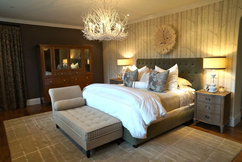 Замечательная подвесная люстра в интерьере спальни от Chelsea Pineda Interiors
