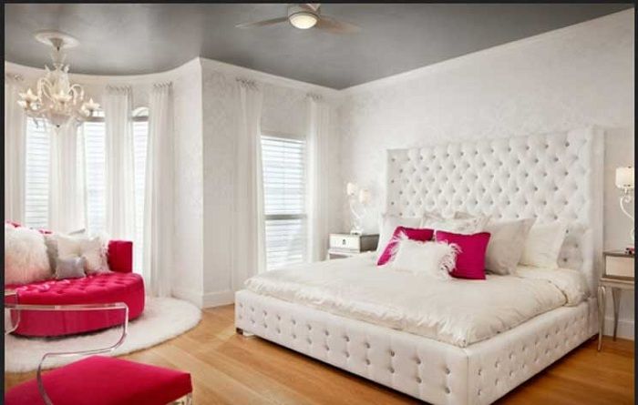 Тази спалня е идеална за млади момичета, тъй като има уютна атмосфера.