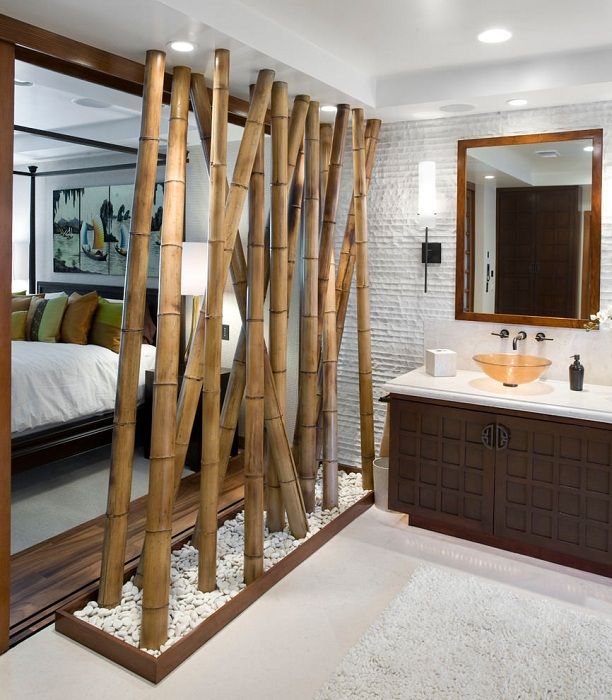 Най-добрият вариант за декориране на стая с оригинална бамбукова преграда.