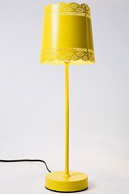Желтый напольный светильник