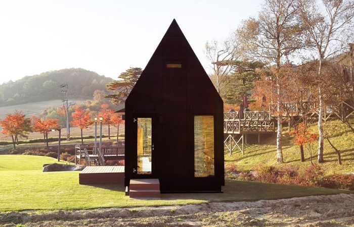 Slow Town Tiny House е модулна къща, разположена в провинция Gangwon (Южна Корея).