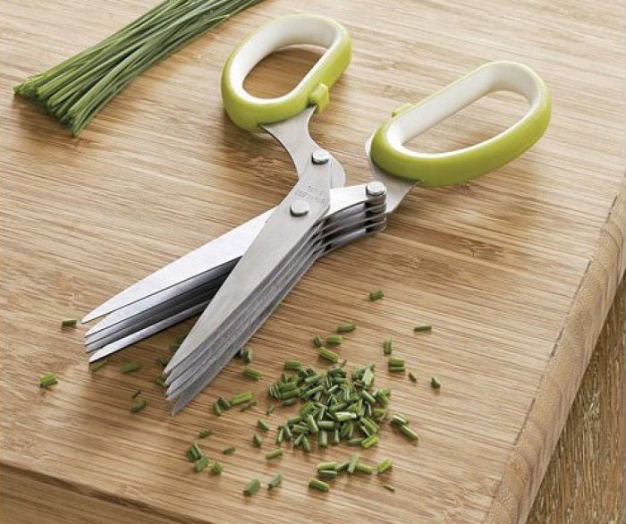 Най-добрият вариант за рязане на подправки и билки под формата на необичайни ножици, които няма как да не харесате.
