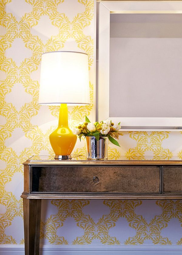 Желтая лампа в дизайне интерьера