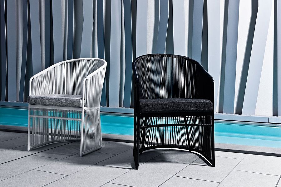 Chaises en osier noir et blanc