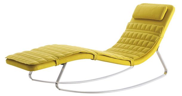 كرسي استلقاء بلون أصفر