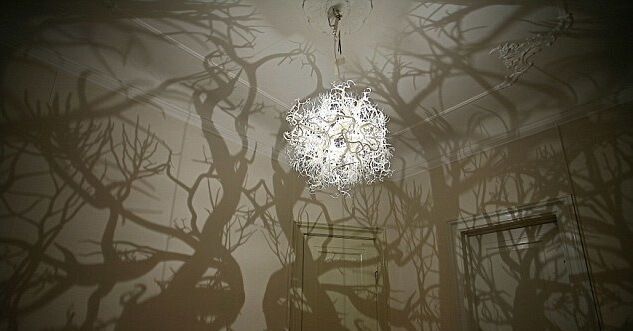 Дизайн подвесного светильника с ветвями