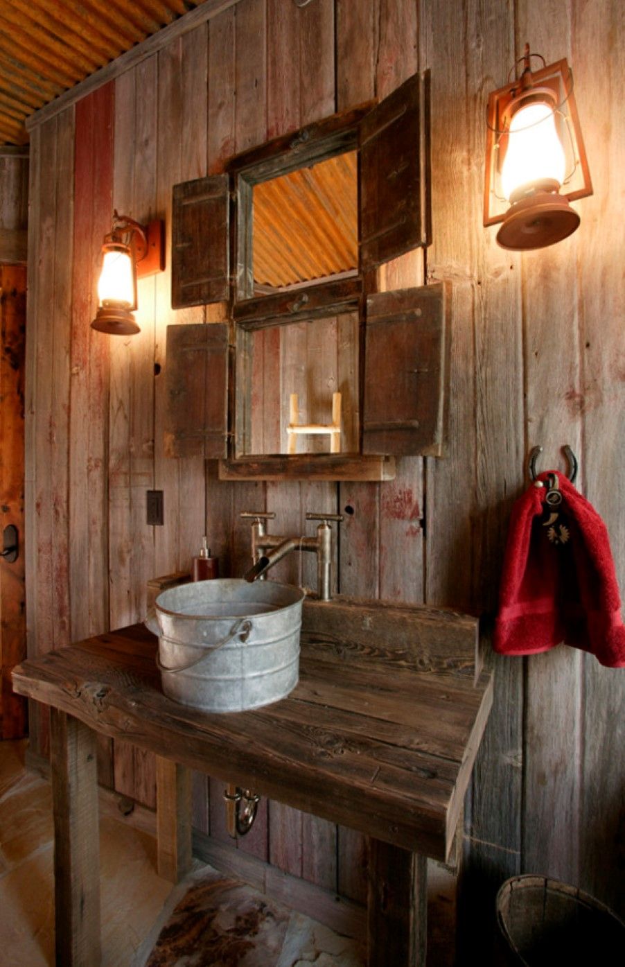 Ванная комната с деревенским декором