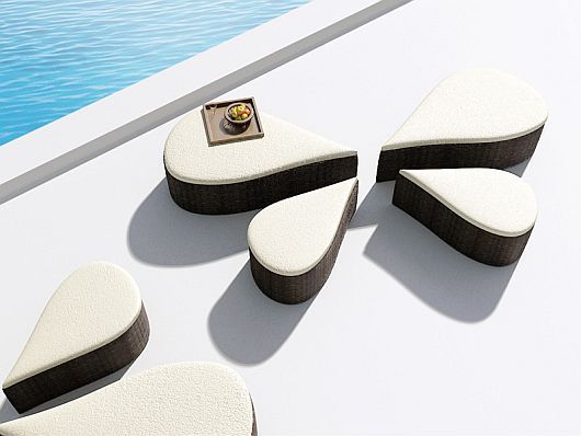Nádherné modulárne stoly pri bazéne
