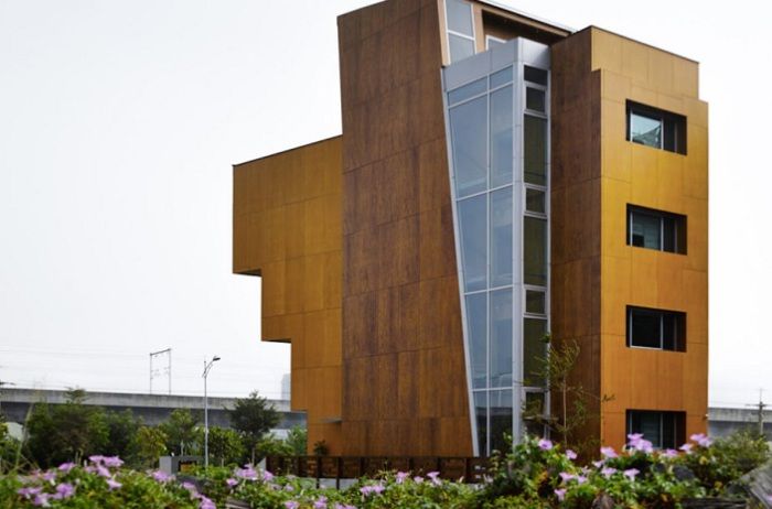 Сграда, изградена от екологично чисти материали.